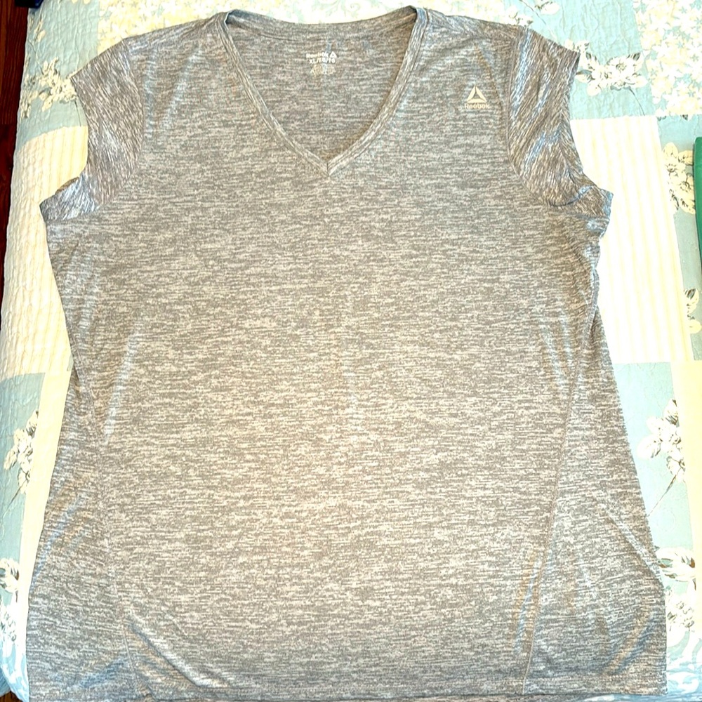 REEBOK CAP SLEEVE ATHLETIC TOP - Gray pattern, Size XL